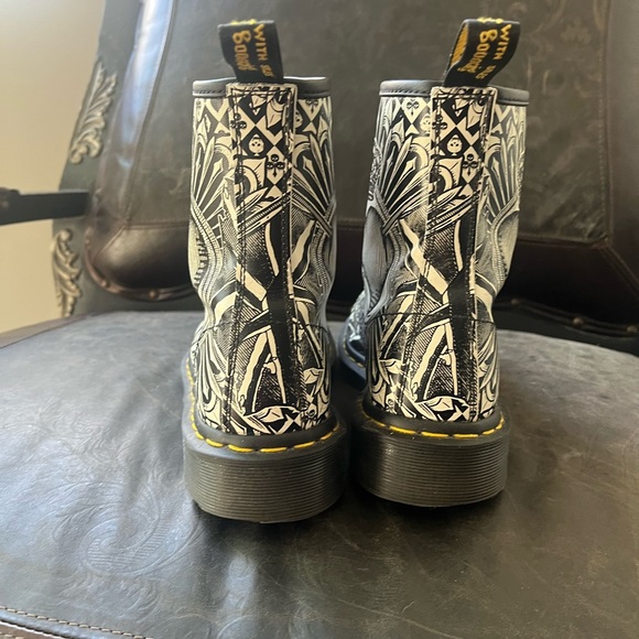 Dr. Martens 1460 Egret Playing Card boot, UK 5/US women’s 7.  LIKE NEW! - Picture 6 of 10